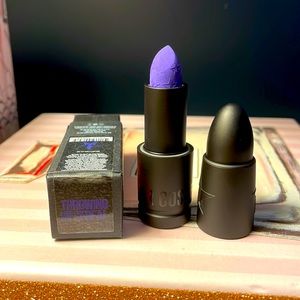 ⭐️Jeffree Star Velvet Trap: Throwing Up Cereal⭐️